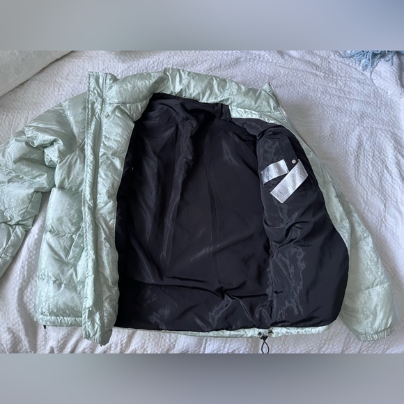 This jacket is beautiful ! Hardly warn , tags are still in intact ! - Picture 7 of 11